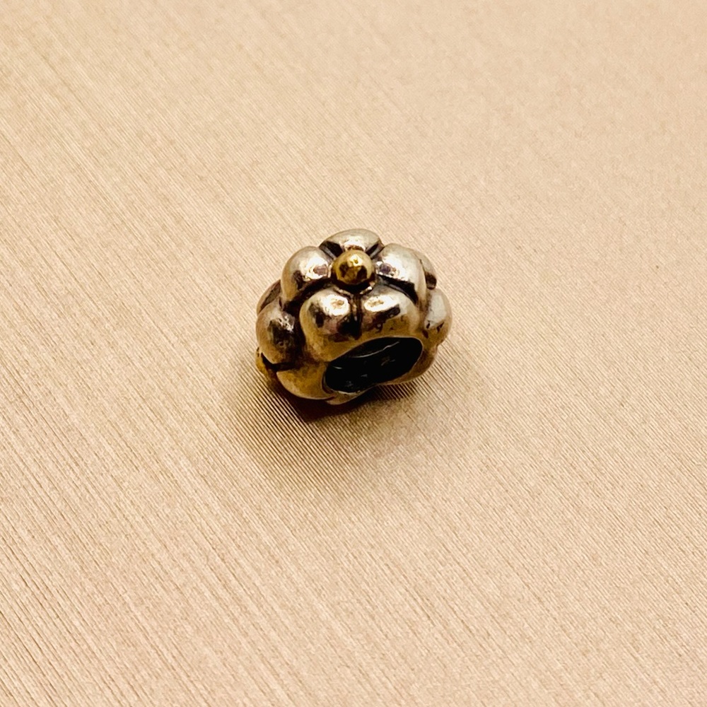 EUC Pandora 790125 Sterling Silver & 14k Yellow Gold Tipped Flower Charm - Picture 7 of 10